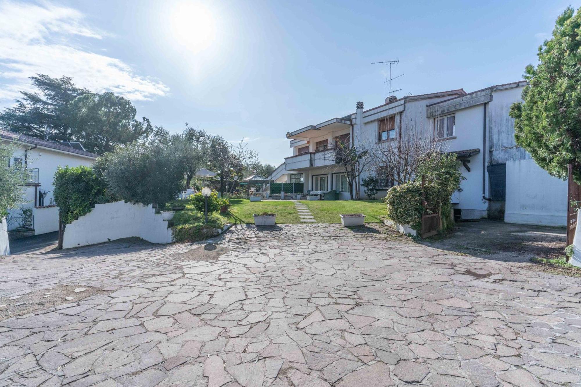 Apartmán Ampia Dimora A Salo Con Parcheggio E Giardino Exteriér fotografie